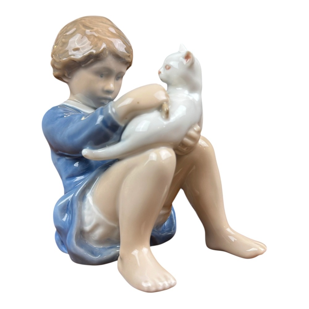 Royal Copenhagen Girl with Cat Porcelain Figurine 4631 1970s John‎ Galster